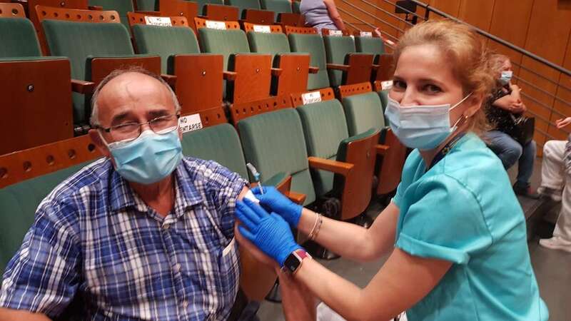 El grupo de grandes dependientes domiciliarios ya está inmunizado al 63,5 % / TA